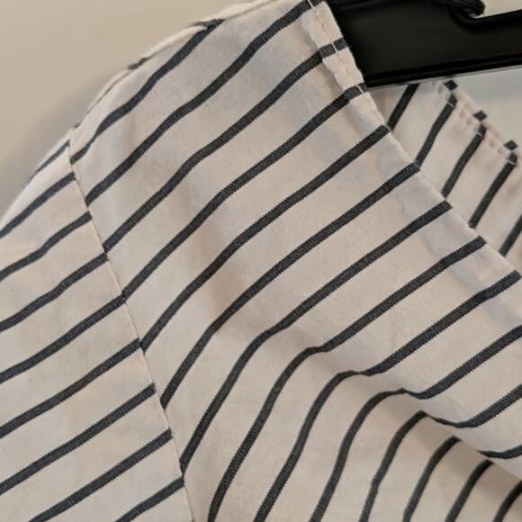 EUC H&M Tie Front Top, 2 - Picture 5 of 7